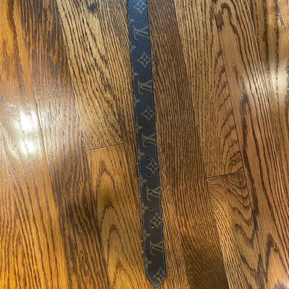 Louis Vuitton belt. Size 32. Brown monogram.